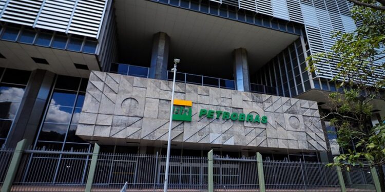 Lei estabelece cota para mulheres em conselhos de administração de estatais — Senado Notícias