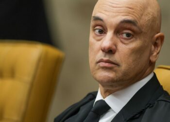 Moraes decreta prisão domiciliar de Bolsonaro