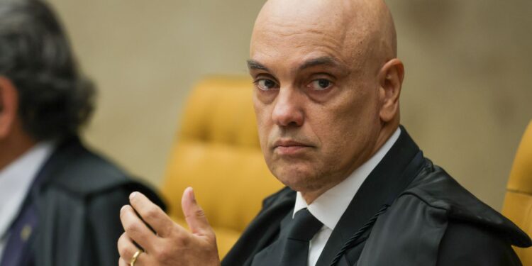 Moraes compara atos de Eduardo Bolsonaro nos EUA a tentativa de golpe