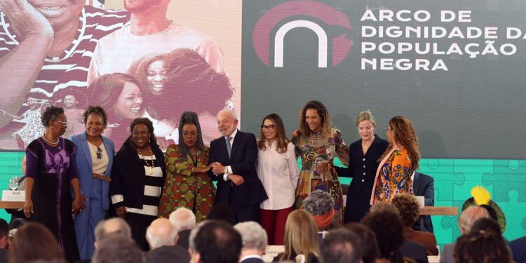 Lula defende participação social para evitar política desacreditada