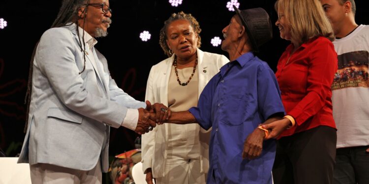 Comunidades em GO e AM recebem autodefinição como quilombolas