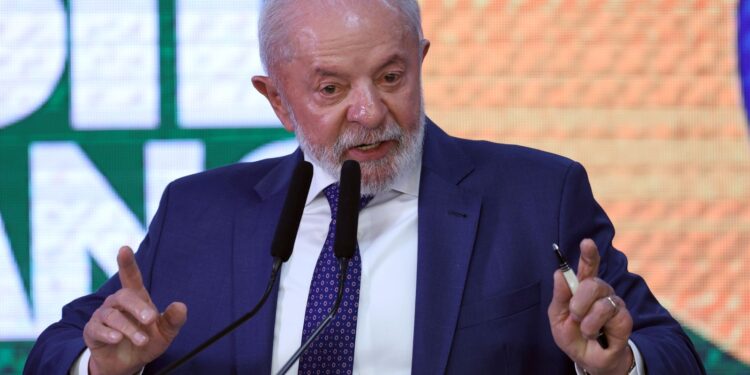 Lula cobra regulamentação de lei sobre economia solidária