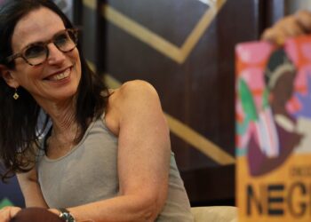 Enciclopédia Negra apresenta personagens negros aos jovens