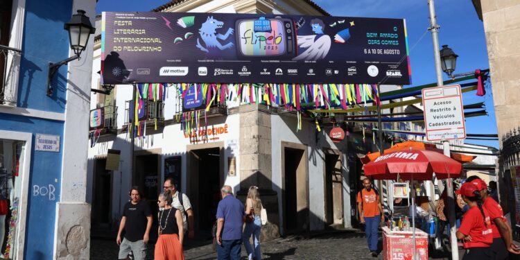 Flipelô propõe coleta seletiva e descarte de livros em Salvador