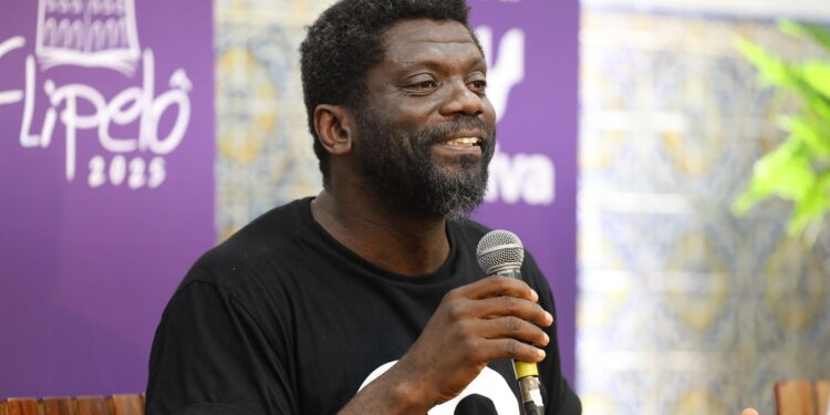 Escritor marfinense compara situação de Gaza com violência colonial