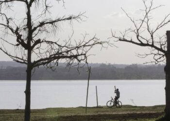 Inmet emite alerta vermelho para baixa umidade do ar em 5 estados e DF