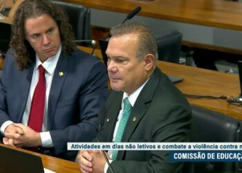 CE aprova projetos sobre atividades escolares e violência contra a mulher — Senado Notícias