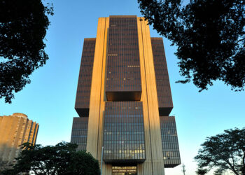Relator inclui medida para proteger Pix na PEC do Banco Central — Senado Notícias