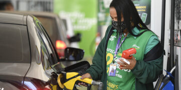 CDH debate condições de trabalho de mulheres frentistas nesta segunda — Senado Notícias