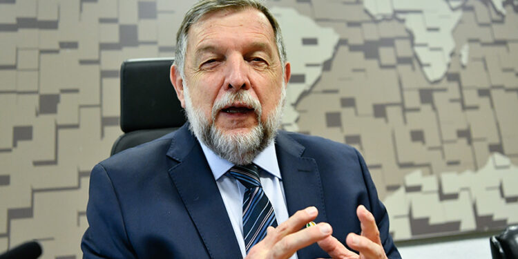 Programas para monitorar desmatamento são tema de debate na CCT — Senado Notícias