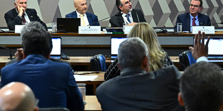 Impasse entre associações de municípios atrasa criação do Comitê Gestor do IBS — Senado Notícias