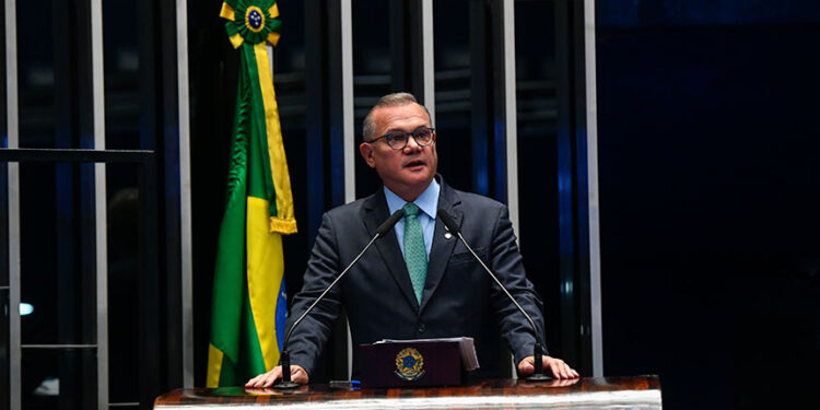 Wellington Fagundes critica tornozeleira em Bolsonaro e defende votação de anistia — Senado Notícias