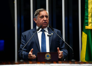 Izalci pede união para ‘impedir o avanço do autoritarismo no Judiciário’ — Senado Notícias