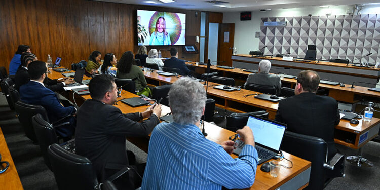Exclusividade para exercício da psicoterapia divide debatedores na CDH — Senado Notícias