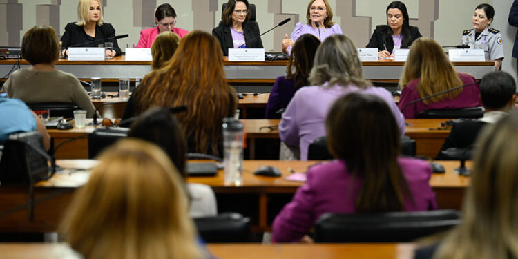 senadoras cobram ação mais firme contra feminicídios — Senado Notícias