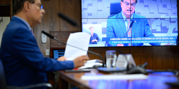 Comissão se reúne para decidir plano de diálogo com EUA — Senado Notícias