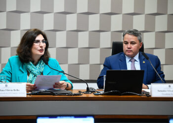 Combate à violência escolar é desafio a ser enfrentado por todos, aponta debate — Senado Notícias