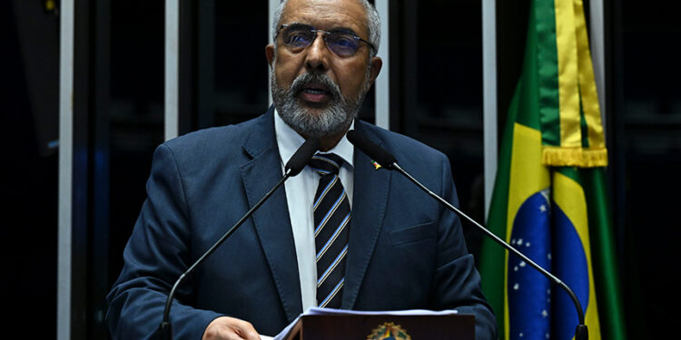 Paim destaca Programa Jovem Senador e proteção de crianças na internet — Senado Notícias