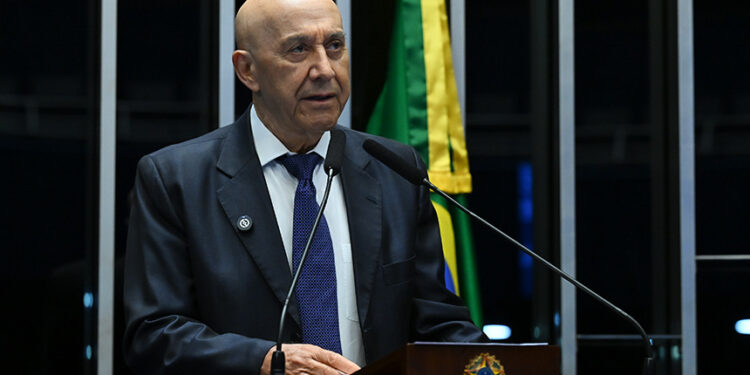 Confúcio Moura defende combate ao cigarro eletrônico — Senado Notícias