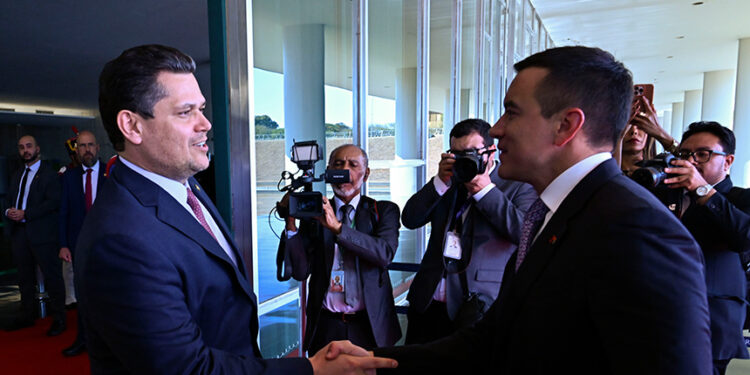 Davi recebe presidente do Equador e defende ampliação da cooperação bilateral — Senado Notícias