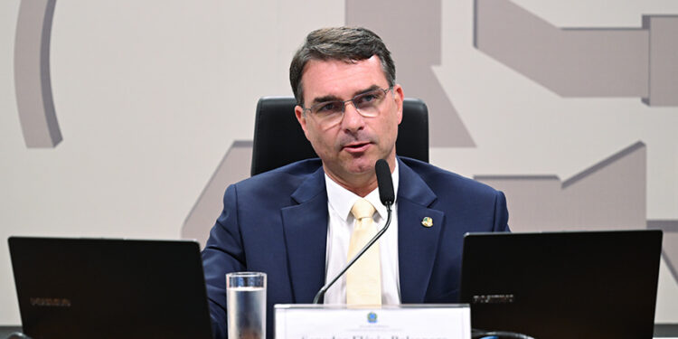 Avança projeto que endurece regras de reincidência e remição de pena — Senado Notícias