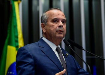 Rogério Marinho critica gestão fiscal e aponta aumento da dívida pública — Senado Notícias