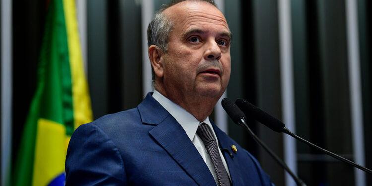 Rogério Marinho critica gestão fiscal e aponta aumento da dívida pública — Senado Notícias