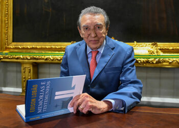 livro de Edison Lobão traz fatos da democracia brasileira — Senado Notícias
