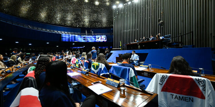 Jovem Senador termina com sugestões de selo sustentável e vale-livro estudantil — Senado Notícias