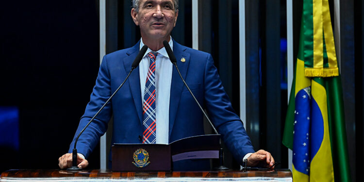 Lucas Barreto critica tarifas de energia no AP e pede CPI — Senado Notícias