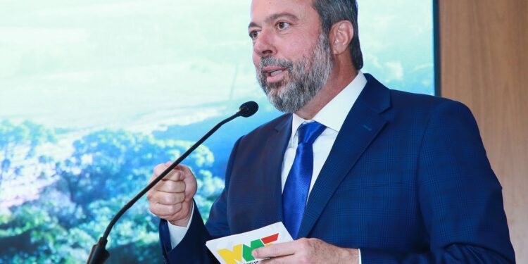 Governo estuda parceria com Bolívia para nova hidrelétrica binacional