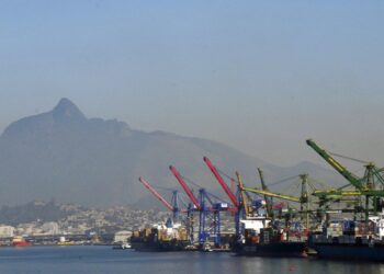 Importações crescem e preocupam setor calçadista brasileiro