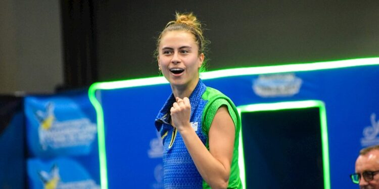 Takahashi bate australiana em estreia no Europe Smash de tênis de mesa