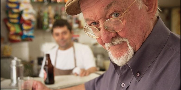 Morre no Rio de Janeiro o cartunista Jaguar, aos 93 anos