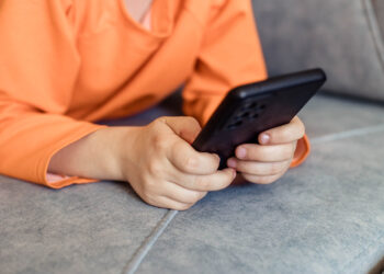 Projeto que protege crianças na internet volta à análise do Senado — Senado Notícias