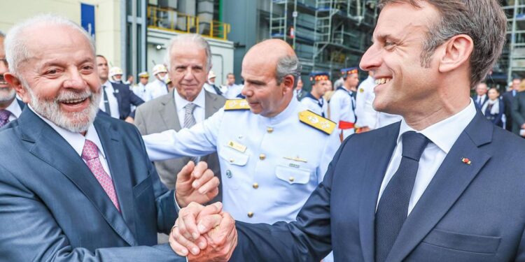 Lula e Macron se comprometem a mais diálogo para acordo Mercosul-UE