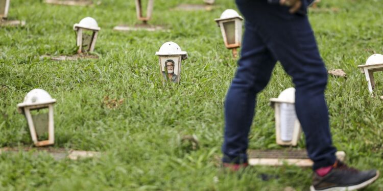 Brasileiros não resgatam de R$ 10 mil a R$ 50 mil de parentes mortos