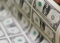 Dólar fecha acima de R$ 5,60 por primeira vez em quase dois meses