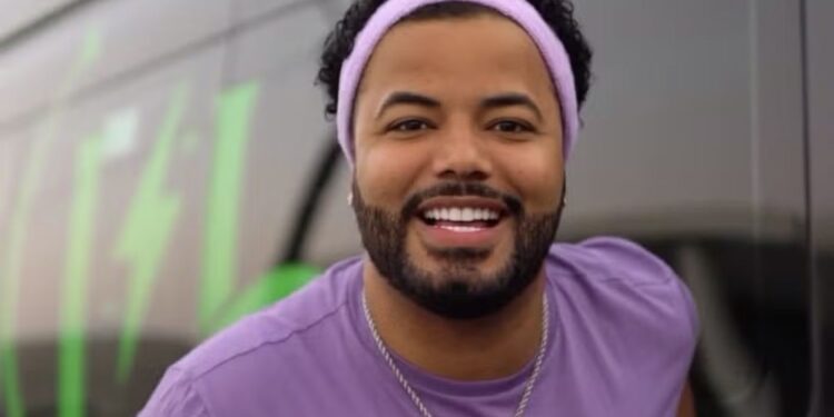 Justiça determina suspensão das redes sociais de Hytalo Santos