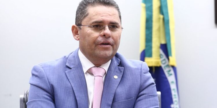 Comissão aprova compartilhamento de torres de telecomunicação em áreas urbanas populosas – Notícias