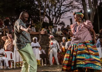 Encontro de Jongueiros transforma Praça Tiradentes em quilombo no Rio