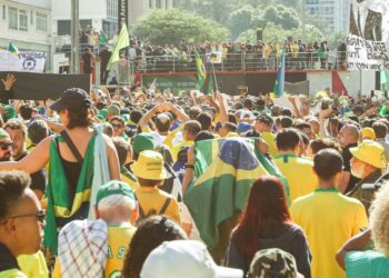 Ato em São Paulo pede anistia a Bolsonaro e exalta Trump