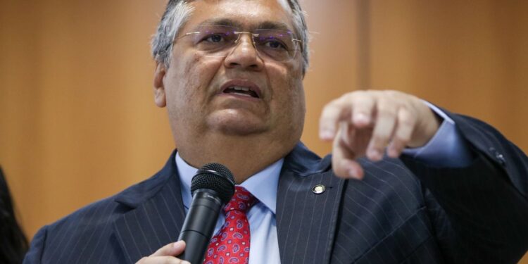 Dino diz que STF não pode ceder a coações, chantagens e ameaças