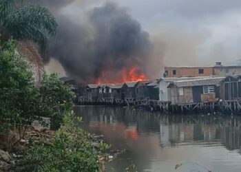 Incêndio volta a atingir comunidade em Santos e deixa feridos