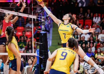 Brasil vence e pega França nas quartas do Mundial de vôlei feminino