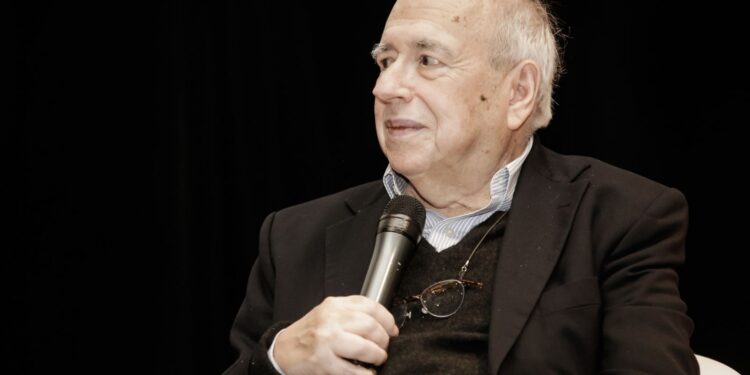 Luis Fernando Verissimo é internado em UTI de hospital de Porto Alegre