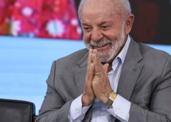 Lula descarta desafiar EUA, mas diz que Brasil não é republiqueta