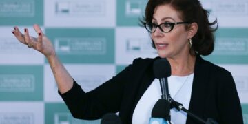 Nunes vota por absolvição, mas maioria do STF condena Carla Zambelli