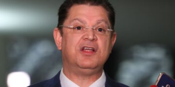 Oposição ocupa plenários por anistia a 8/01 e impeachment de Moraes