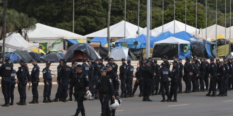 PGR denuncia casal que arrecadou R$ 1 milhão para acampamento golpista